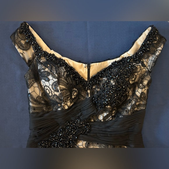 Lace Beaded Off-the-Shoulder Mac Duggal Dress, size 4 - Picture 2 of 13